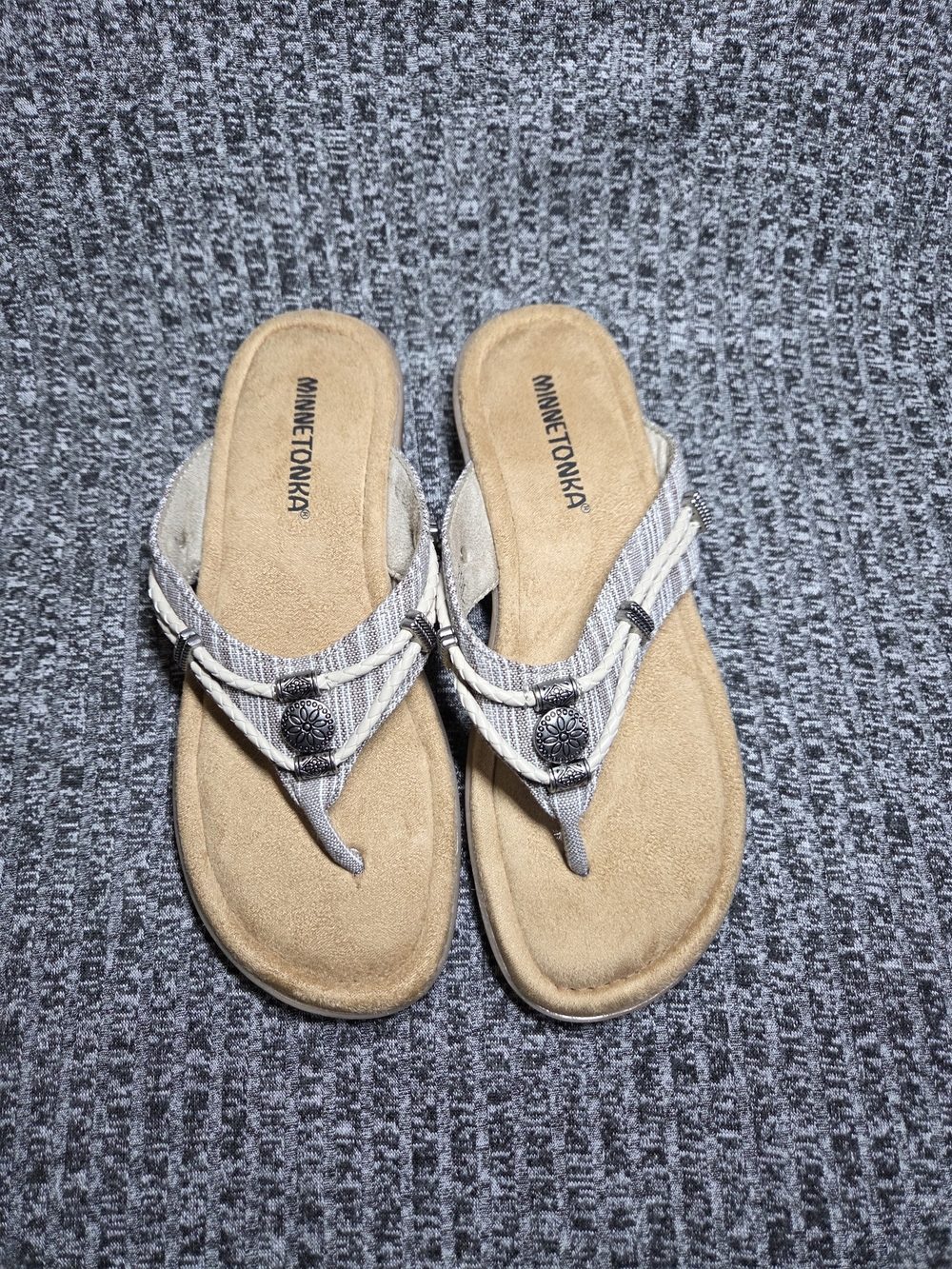 Minnetonka Women's Beige Striped Flip Flop Sandals